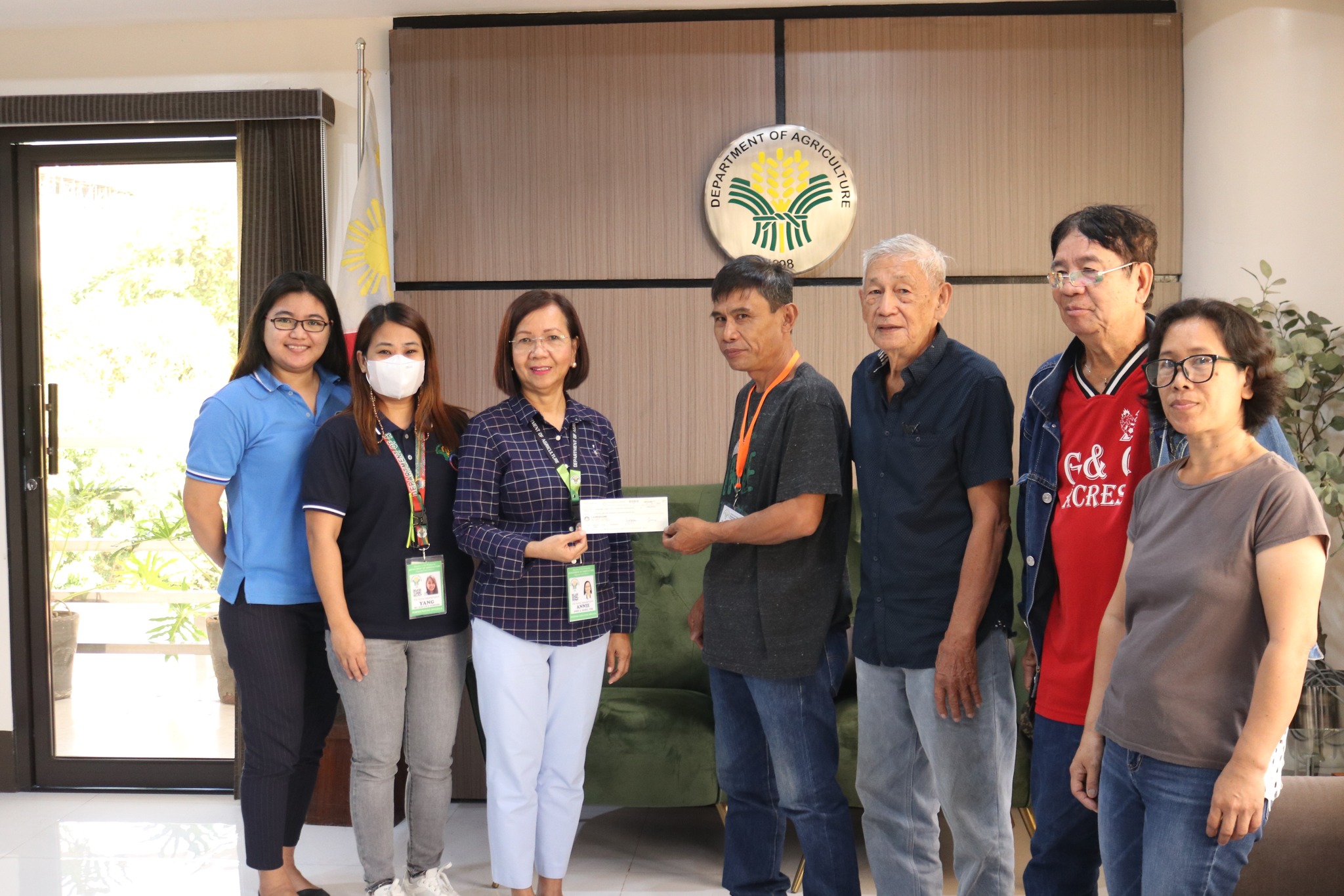 Look|| The Namnama Candon Multipurpose Cooperative in Candon City, Ilocos Sur receives today their 5.5 million cash allocation under the INSPIRE program of the Department of Agriculture